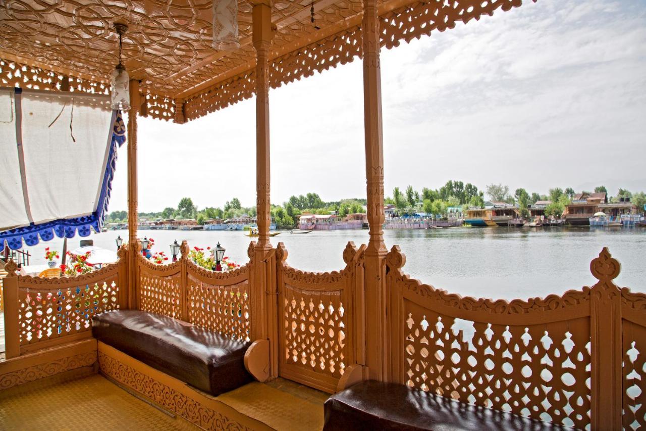 Chicago Group Of Houseboats Hotell Srīnagar Eksteriør bilde