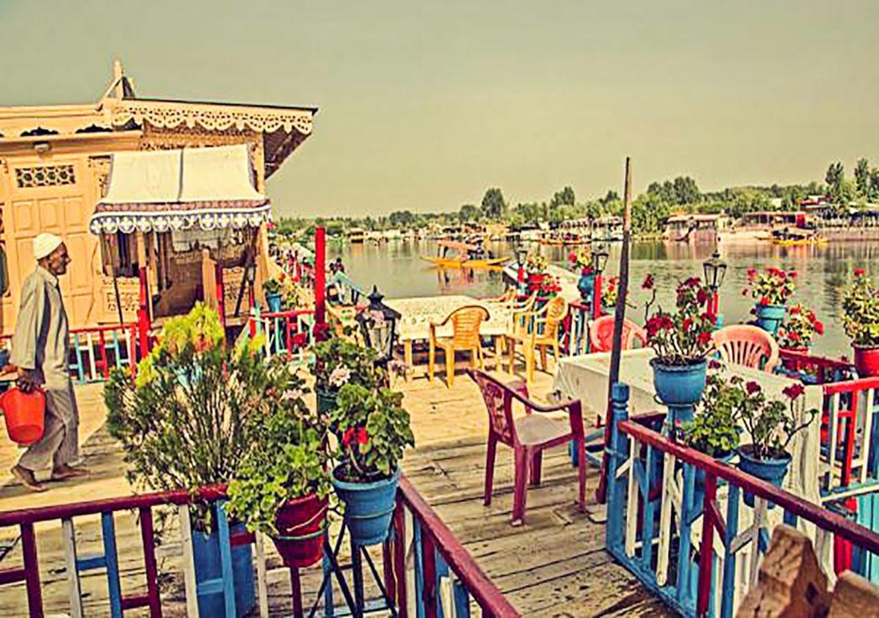 Chicago Group Of Houseboats Hotell Srīnagar Eksteriør bilde